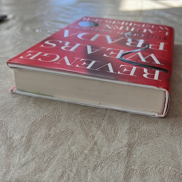 Revenge Wears Prada by Lauren Weisberger - Picture 3 of 4